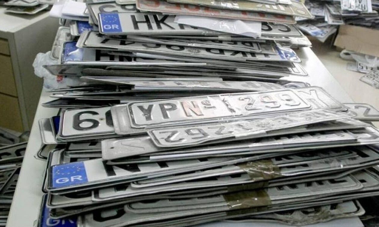 Tι σημαίνουν τα γράμματα στις πινακίδες του αυτοκινήτου – Πώς να τα διαβάσετε σωστά