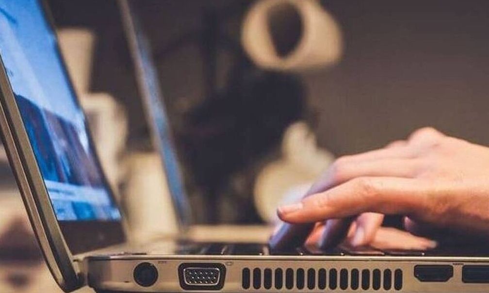 Voucher έως 1.600 ευρώ για αγορά laptop: Ανοίγουν οι αιτήσεις – Ποιοι οι δικαιούχοι