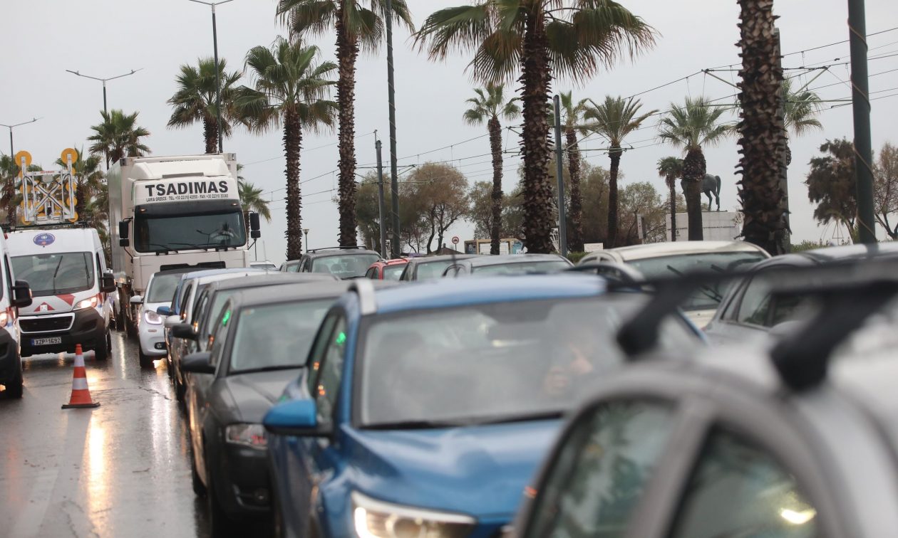 Κίνηση: Μποτιλιάρισμα σε Κηφισό – Ακινητοποιημένο όχημα στη Κατεχάκη – Πού υπάρχουν προβλήματα