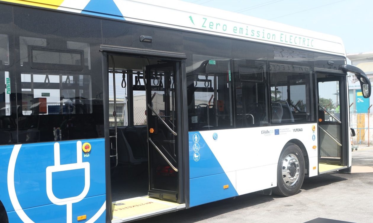 Θεσσαλονίκη: Οδηγός του ΟΑΣΘ βρήκε 2.500 ευρώ στο λεωφορείο του και τα παρέδωσε αμέσως