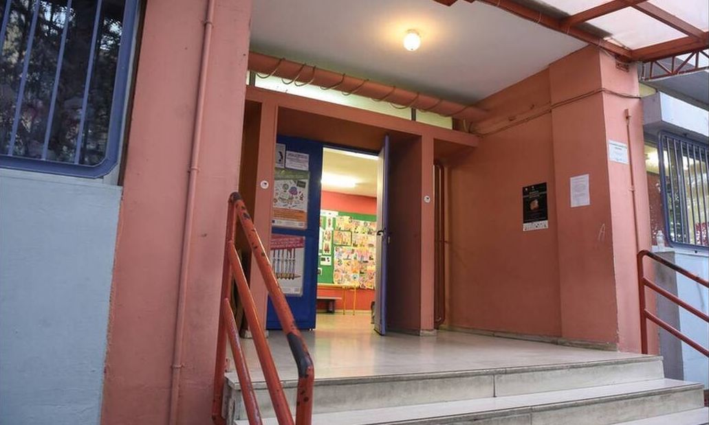 Λάρισα: Άγριο επεισόδιο σε σχολείο – Επιτέθηκαν σε μαθητή για πληροφορία σεξουαλικής παρενόχλησης