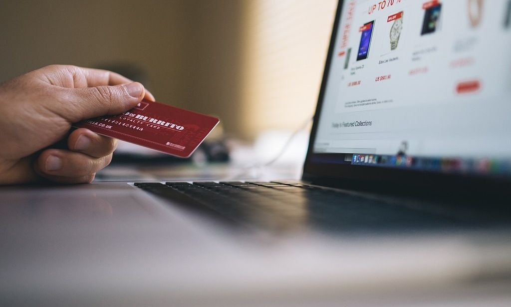 Απάτη μαμούθ μέσω e-shop με εκατοντάδες θύματα σε Θεσσαλία και Βόλο
