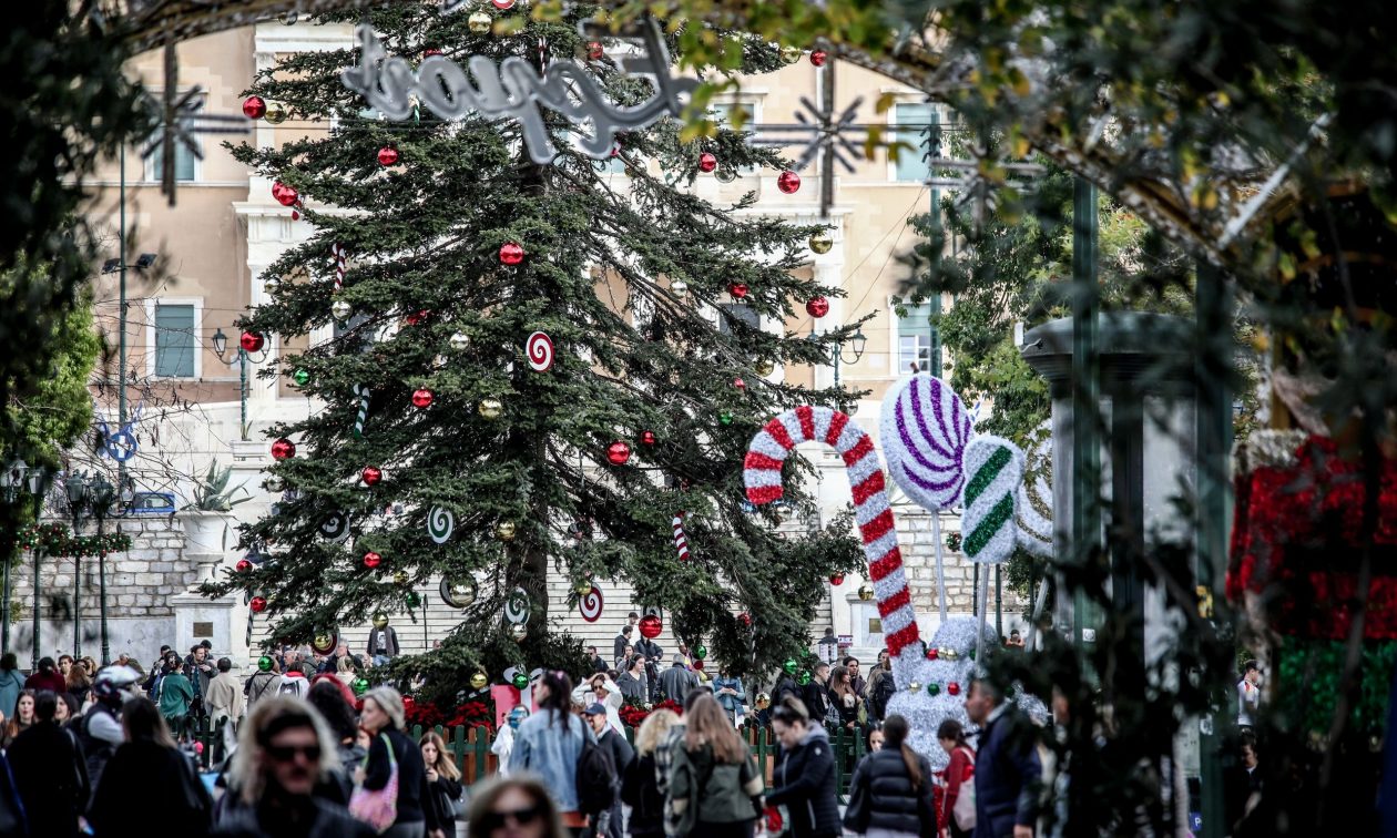 Χριστουγεννιάτικο τραπέζι: 9+1 συμβουλές από την ΕΚΠΟΙΖΩ για τρόφιμα και παιχνίδια