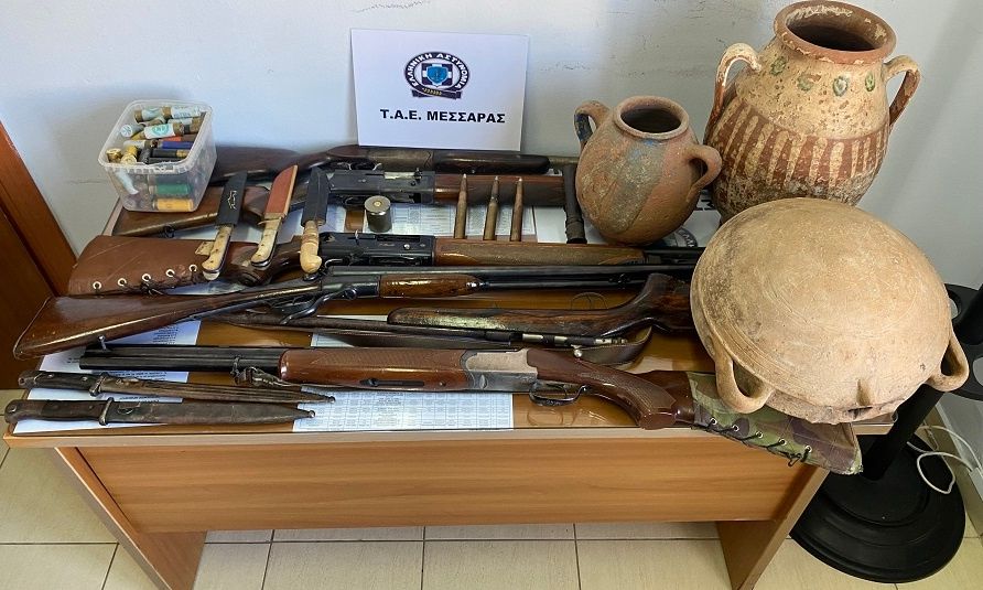 Κρήτη: 52χρονος είχε όπλα και αρχαία στο σπίτι του – Συνελήφθη από τις αρχές
