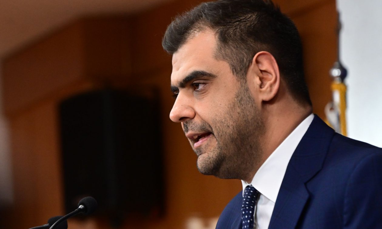 Κόντρα Μαρινάκη – Τσουκαλά για τα επιτόκια των τραπεζών – Η απάντηση με «Ρόδα, τσάντα και κοπάνα»