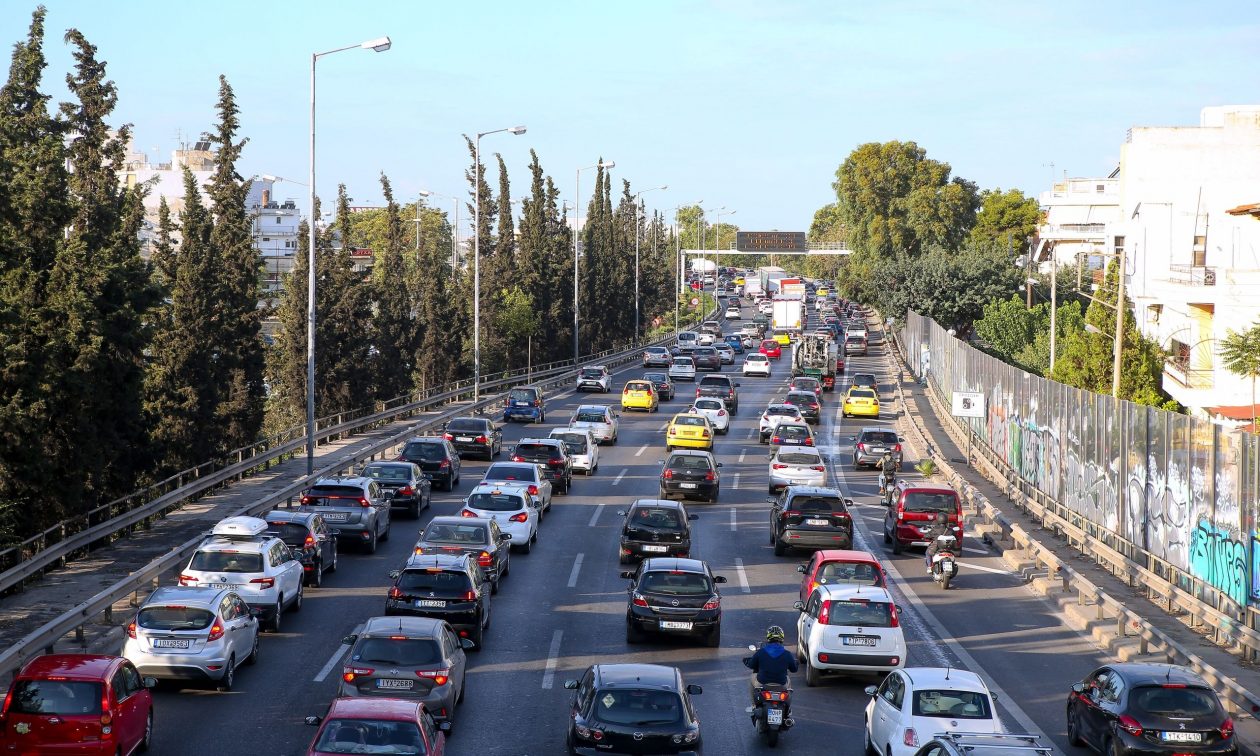 Κίνηση: Μποτιλιάρισμα σε Κηφισό και Αττική Οδό –  Πού υπάρχουν προβλήματα