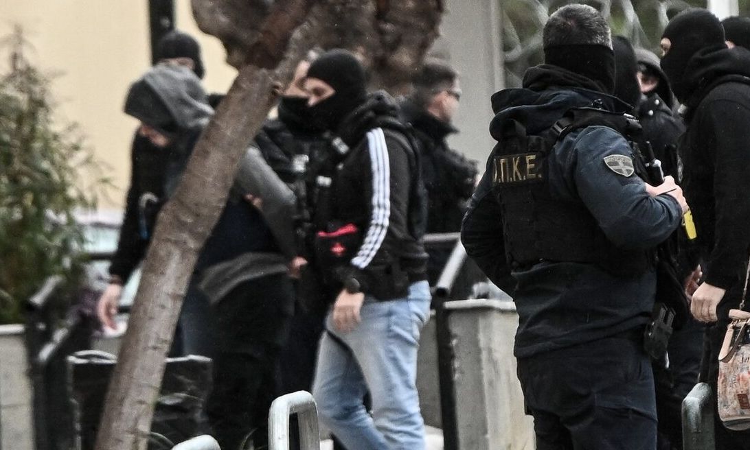 Μαφία των Τούρκων: Ποινική δίωξη για δύο κακουργήματα και τρία πλημμελήματα στους 8 συλληφθέντες