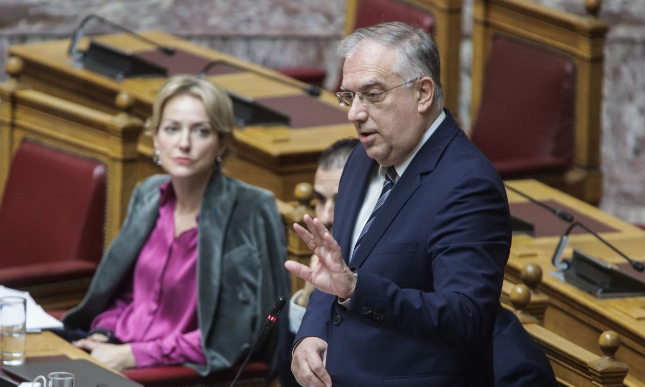 Αντιπαράθεση Θεοδωρικάκου – Γερουλάνου με προσωπικές αιχμές για την ακρίβεια και τα υψηλά ενοίκια