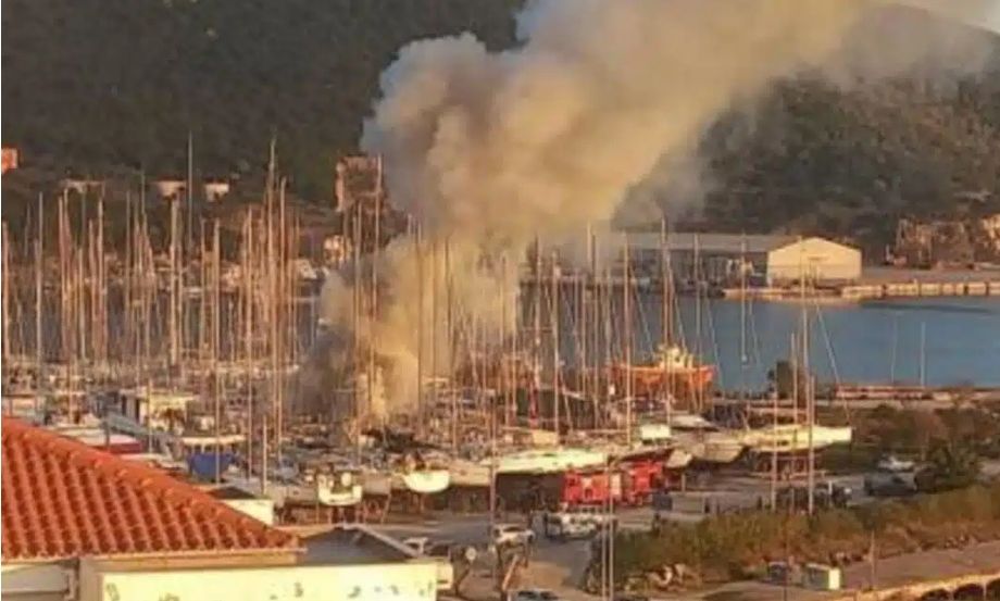 Συναγερμός στην Καβάλα: Φωτιά σε ιστιοπλοϊκό στο λιμάνι – Ακούστηκαν ισχυρές εκρήξεις!
