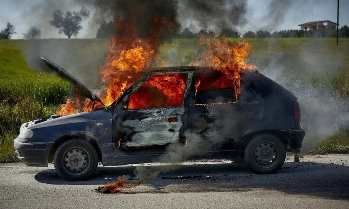 Στις φλόγες «τυλίχθηκε» αυτοκίνητο στη Χανιώτη Χαλκιδικής