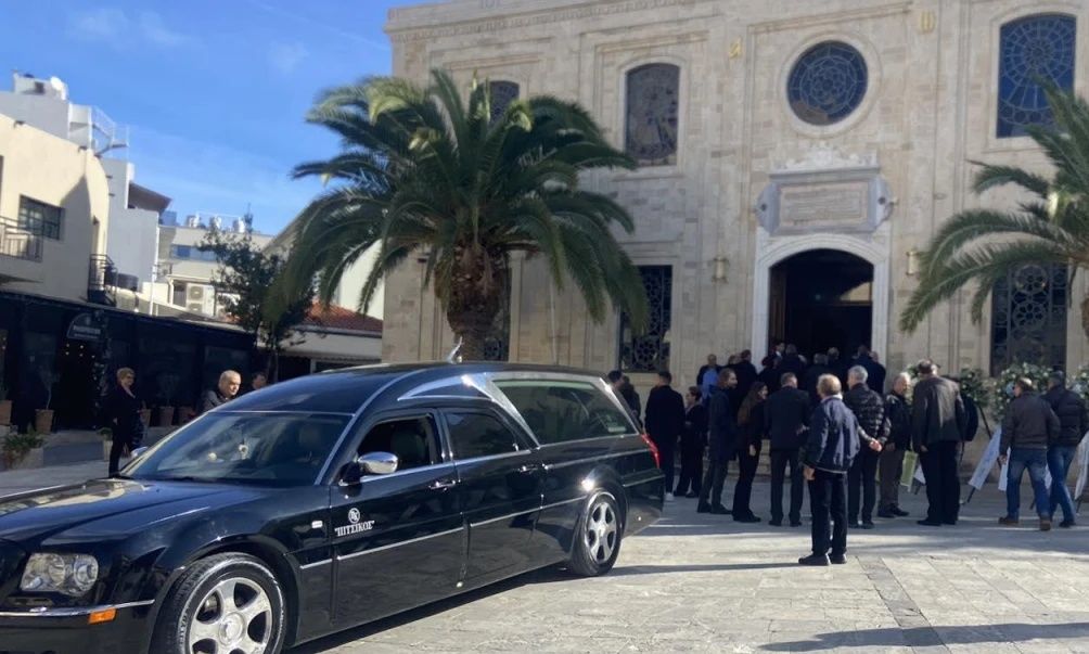 Κώστας Μπαντουβάς: Βαθιά συγκίνηση στο τελευταίο αντίο στο στέλεχος του ΠΑΣΟΚ