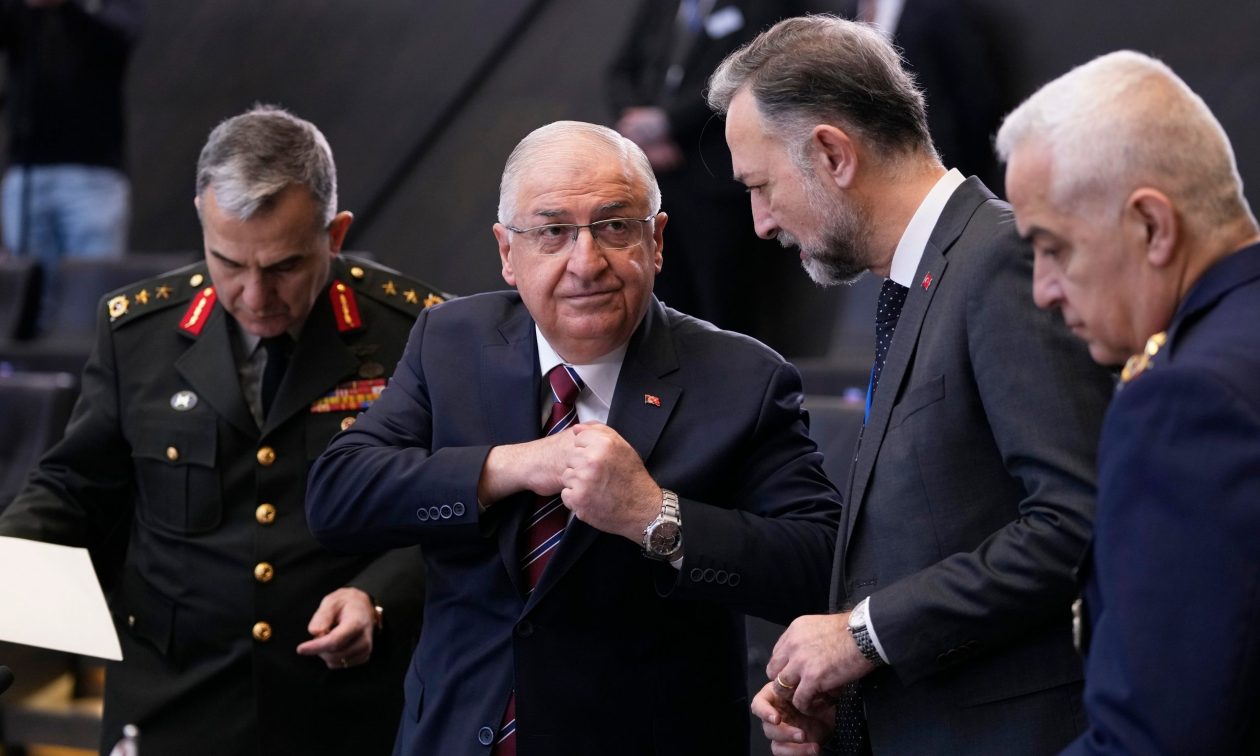 «Η Τουρκία μπορεί να προσφέρει στρατιωτική βοήθεια στη Συρία», ανέφερε ο Γιασάρ Γκιουλέρ