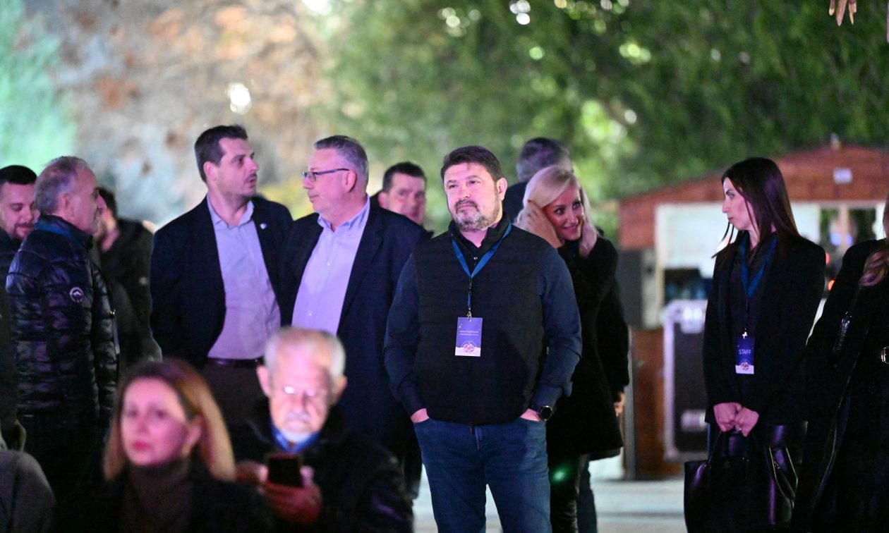 Νίκος Χαρδαλιάς: Παρακολούθησε τις εορταστικές συναυλίες στο Χριστουγεννιάτικο Χωριό