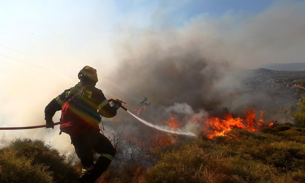 Υπό έλεγχο τέθηκε η φωτιά στα Χανιά: Τραυματίστηκε ένας πυροσβέστης