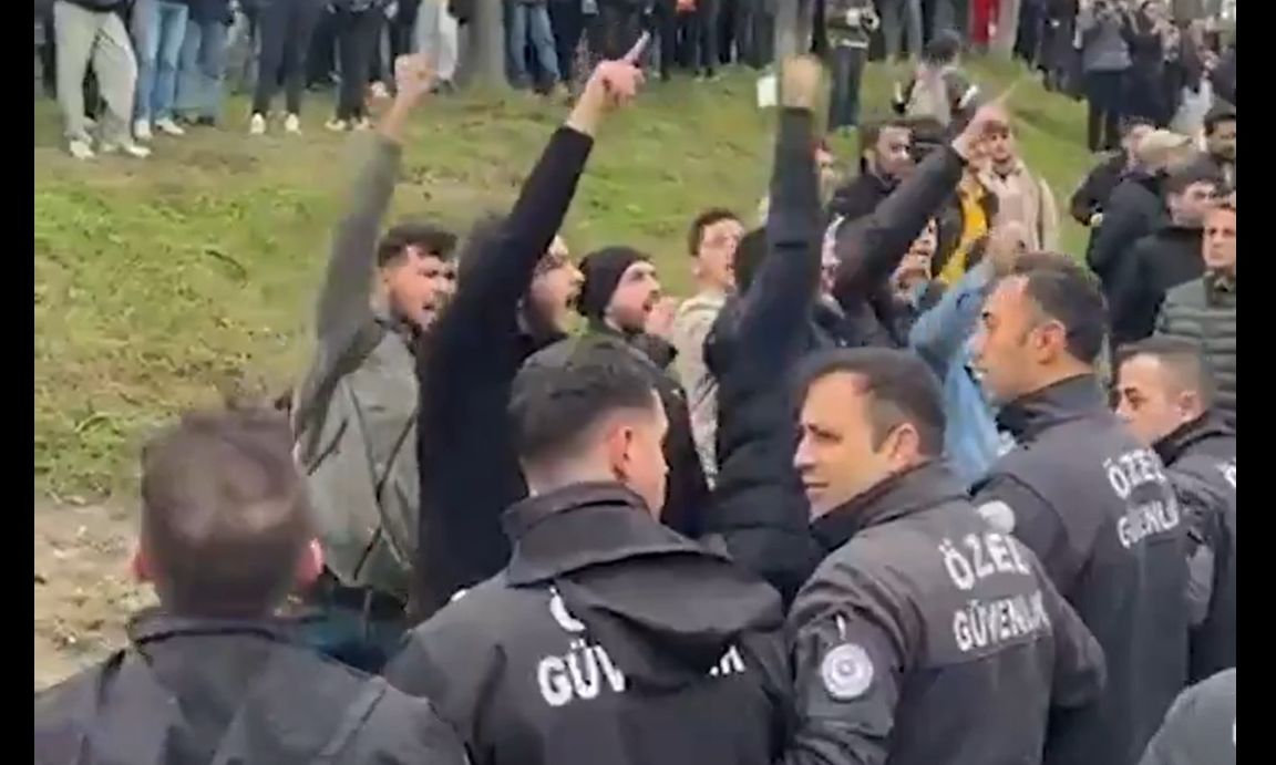 Κωνσταντινούπολη: Ένταση σε πανεπιστήμιο για τον στολισμό χριστουγεννιάτικου δέντρου