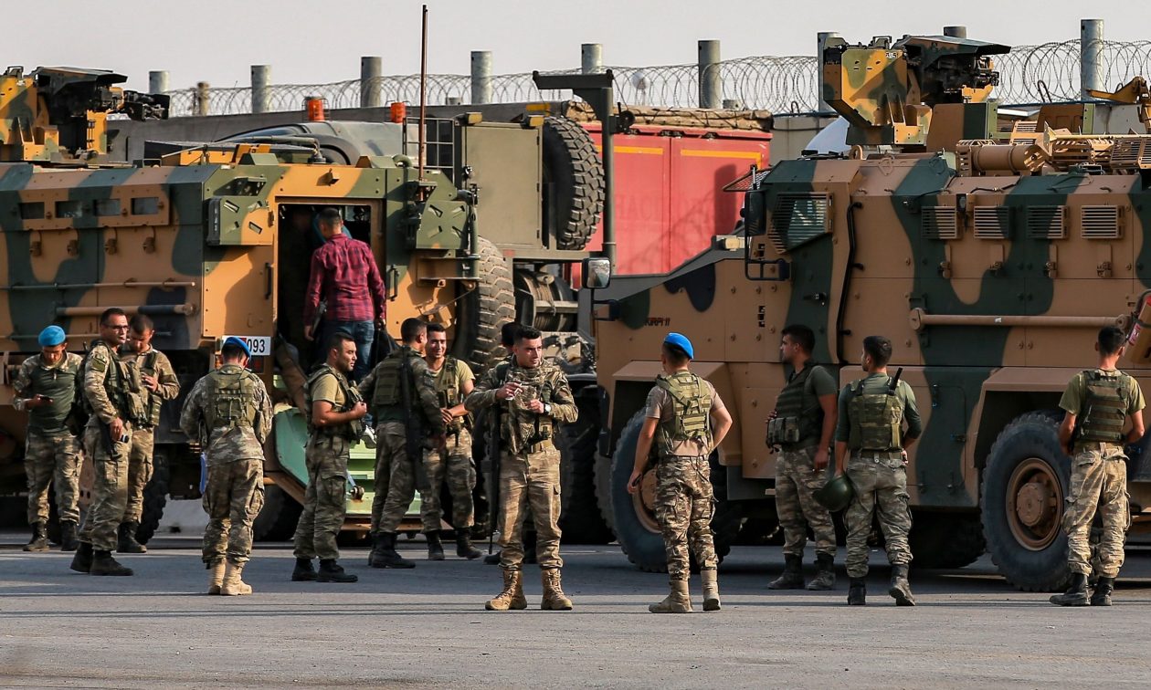 Η Τουρκία προετοιμάζει εισβολή στη Συρία – Περικυκλώνει το Κομπανί, οι Κούρδοι ζητούν βοήθεια