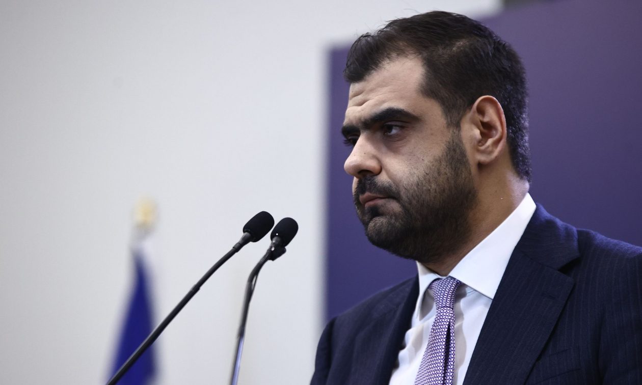 Η ενημέρωση πολιτικών συντακτών από τον Παύλο Μαρινάκη – LIVE