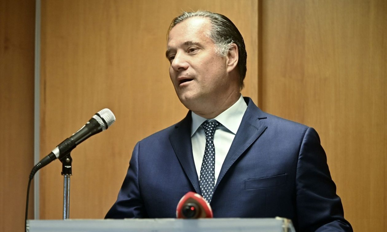 Στο Άγιο Όρος ο Άδωνις Γεωργιάδης – Στιγμιότυπα από το δείπνο με τους γιους του