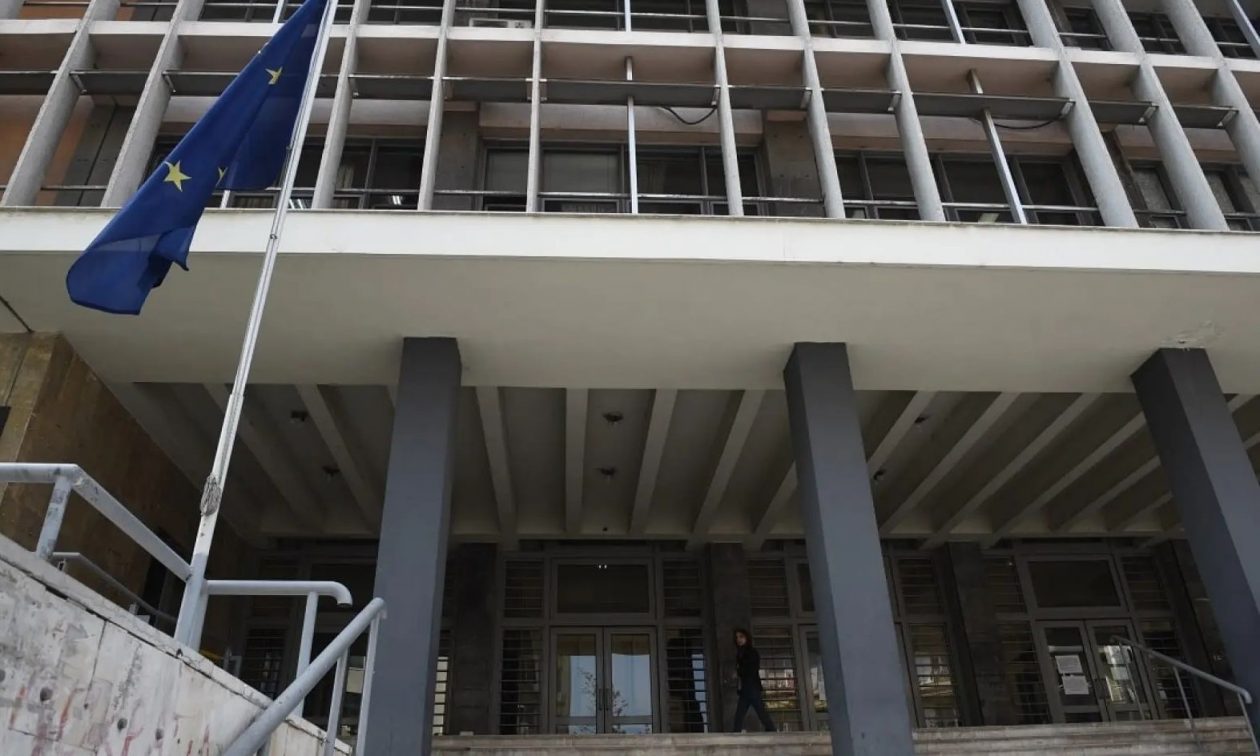 Θεσσαλονίκη: Ελεύθερος ο 41χρονος που απειλούσε με έκρηξη στα δικαστήρια – Θα εξεταστεί στο ψυχιατρε