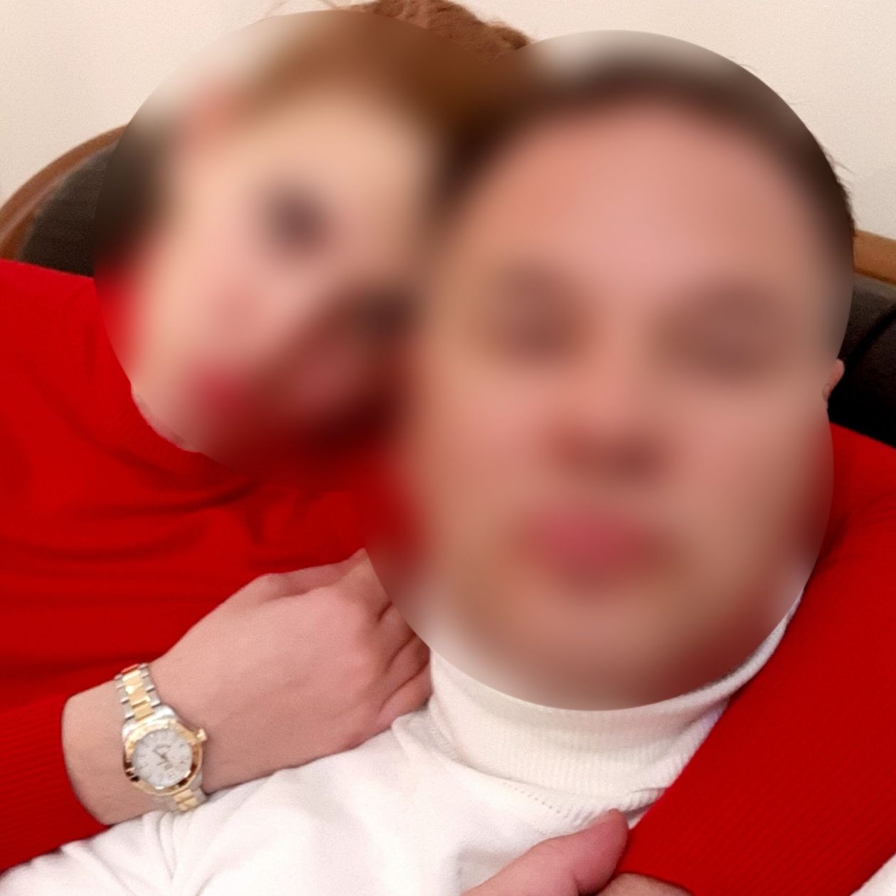 Σύζυγος του αστυνομικού της Βουλής: Τι καταγγέλει για τις τηλεφωνικές κλήσεις