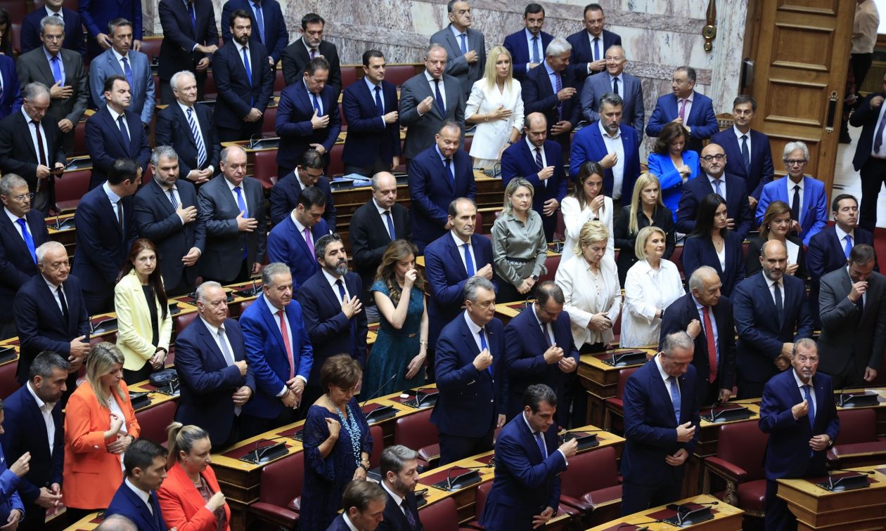 «Σφυροκόπημα» της αντιπολίτευσης στη ΝΔ για την επιστροφή Αυγενάκη