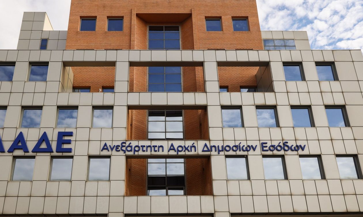 ΑΑΔΕ: Άρχισε η διαβίβαση των εσόδων λιανικής στο myDATA μέσω esend