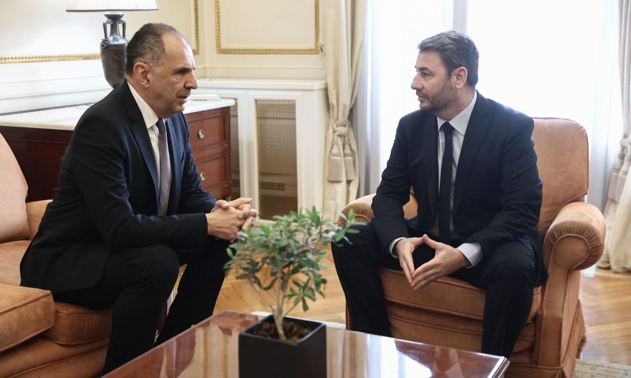 Το ΠΑΣΟΚ βγάζει «στη σέντρα» την κυβέρνηση για τη Γάζα – Πώς απαντά το ΥΠΕΞ