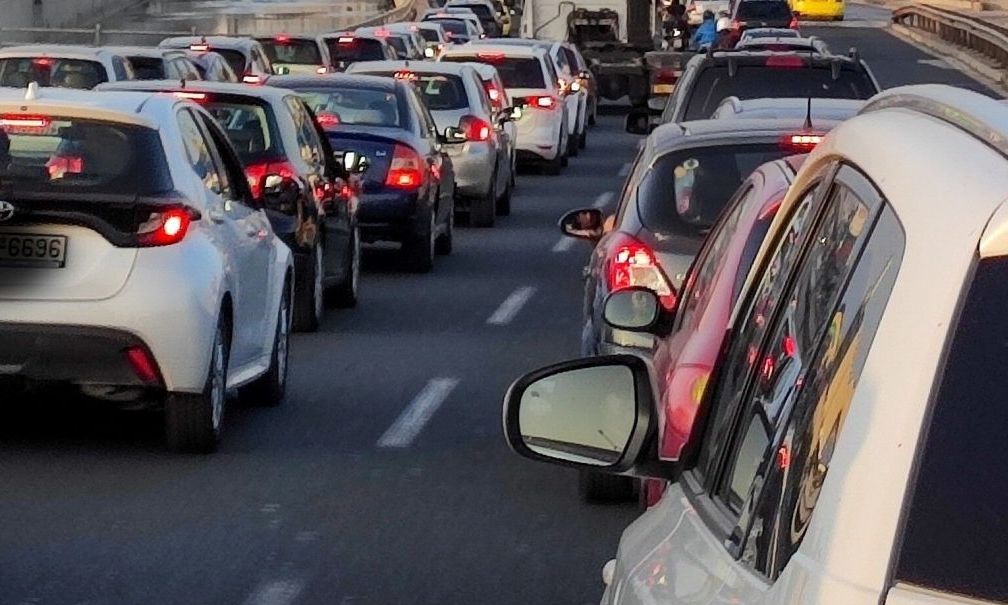 Στο «κόκκινο» η κίνηση σε Βασιλίσσης Σοφίας και Κηφισίας – Καθυστερήσεις στην Αττική Οδό