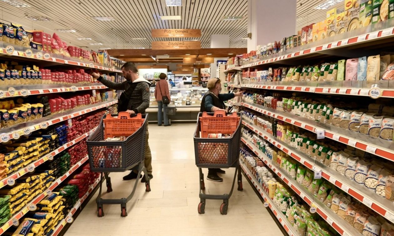 Ακρίβεια: Ανεβαίνουν οι τιμές στα προϊόντα που είναι στη λίστα με τους 523 κωδικούς