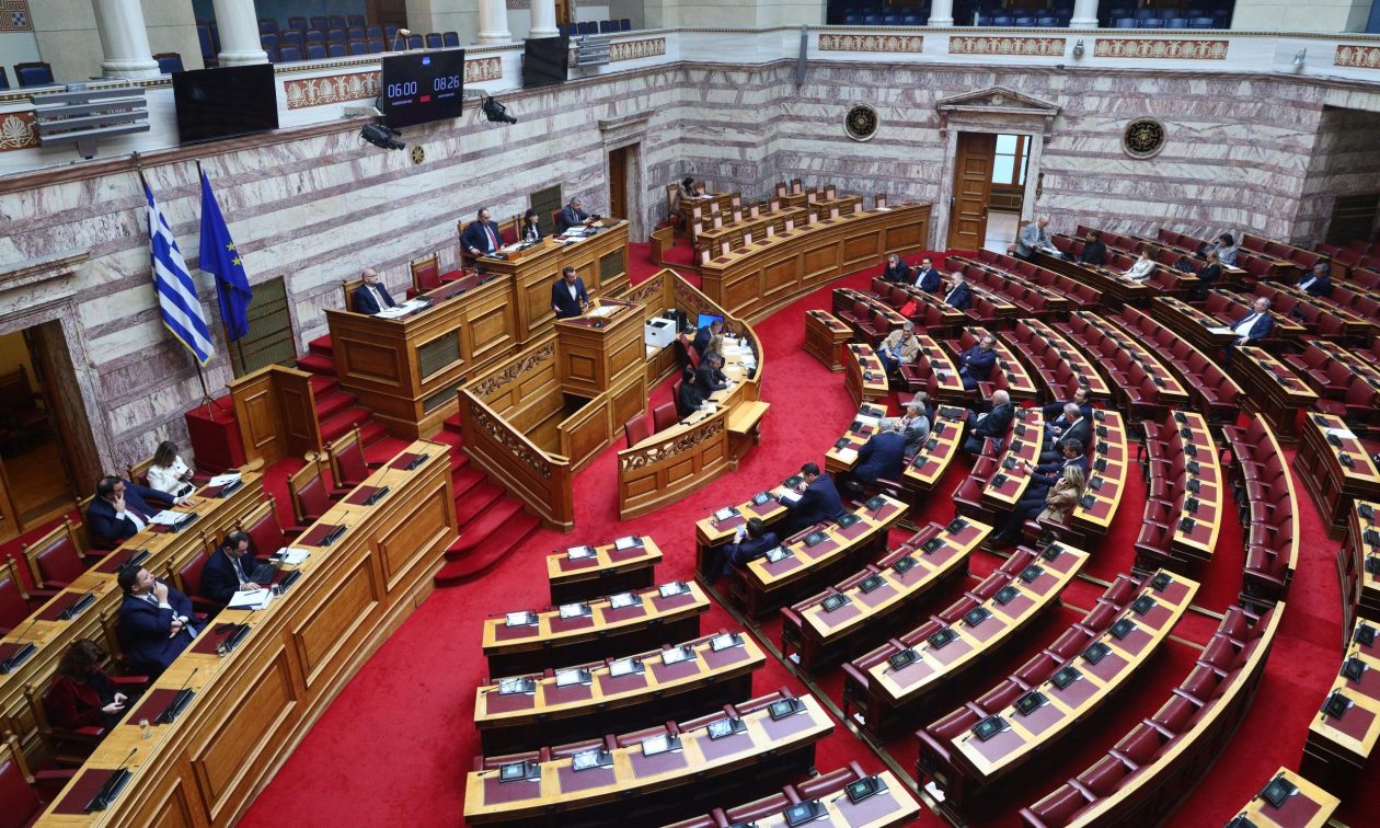 Στο «ρελαντί» τα κόμματα για τις γιορτές – Έρχεται… προεδρικός «πυρετός» μετά την πρωτοχρονιά