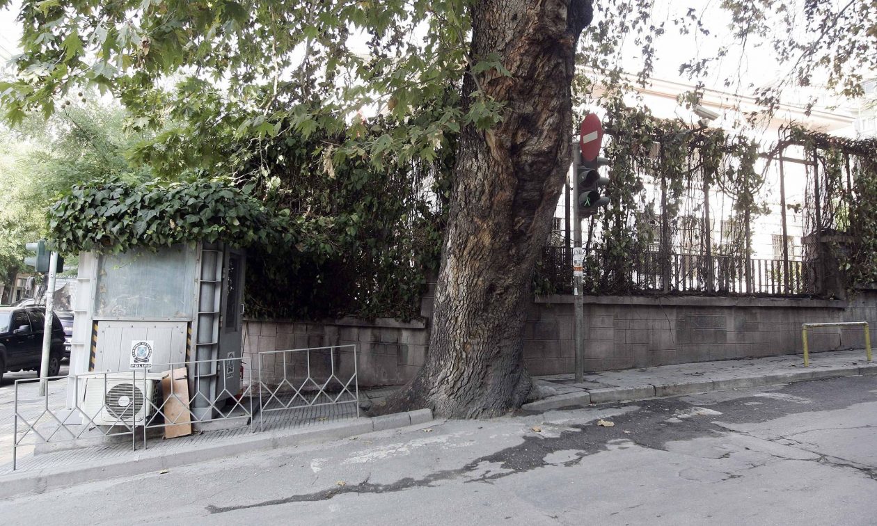 Θεσσαλονίκη: Βόμβες μολότοφ σε αστυνομικές δυνάμεις έξω από το τουρκικό προξενείο