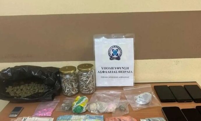 Πειραιάς: «Ξεδοντιάστηκε» σπείρα που έσπρωχνε ναρκωτικά – Πέντε συλλήψεις