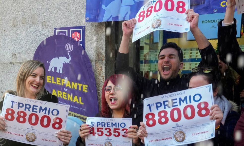 Ισπανία: Ο «Χοντρός» μοίρασε σχεδόν 3 δισ. ευρώ στους τυχερούς – Μία παράδοση 200 ετών