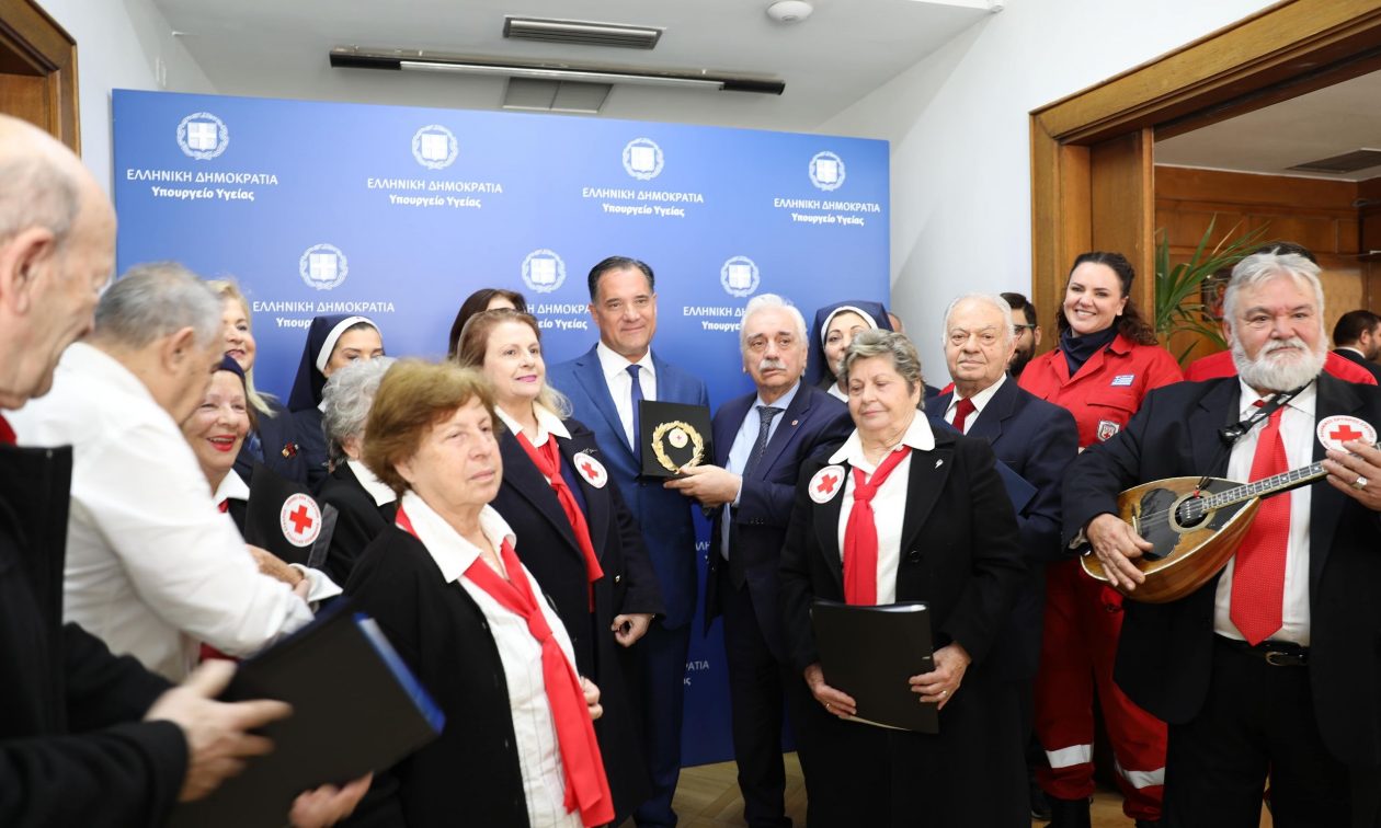 ΕΕΣ: Έψαλαν τα κάλαντα στον Υπουργό Υγείας, Άδωνι Γεωργιάδη