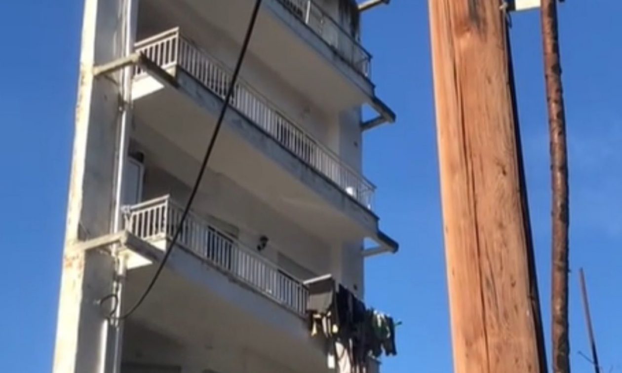 Viral στο Tik Tok μία «αλλόκοτη» πολυκατοικία στην Έδεσσα – «Μόνο στην Ελλάδα»