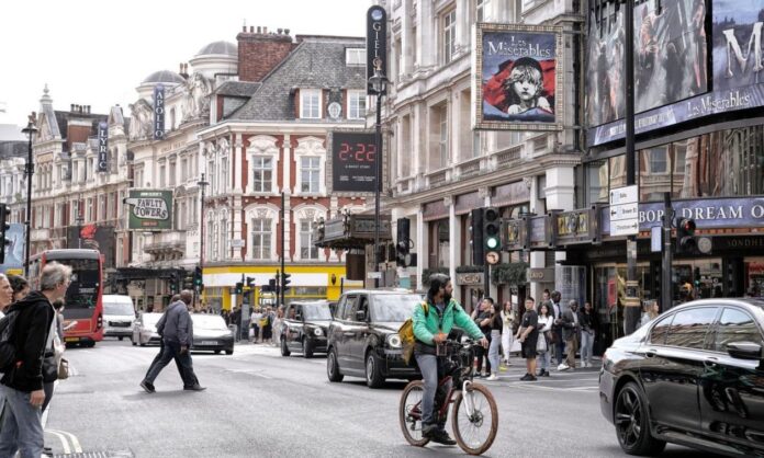 1613798-92e11eea-skynews-shaftesbury-avenue_6784873.jpg