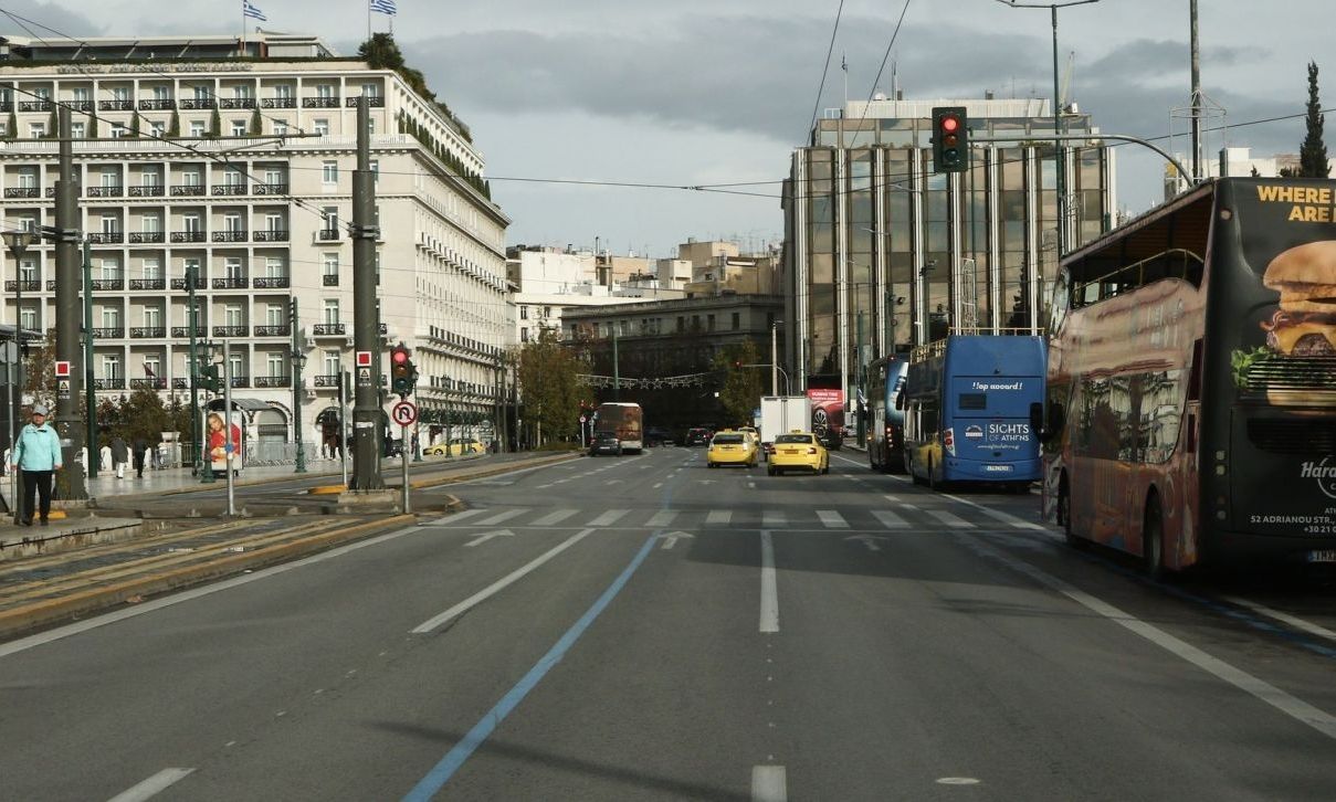 Έρημοι οι δρόμοι της Αττικής – Έφυγαν εκατοντάδες χιλιάδες Αθηναίοι