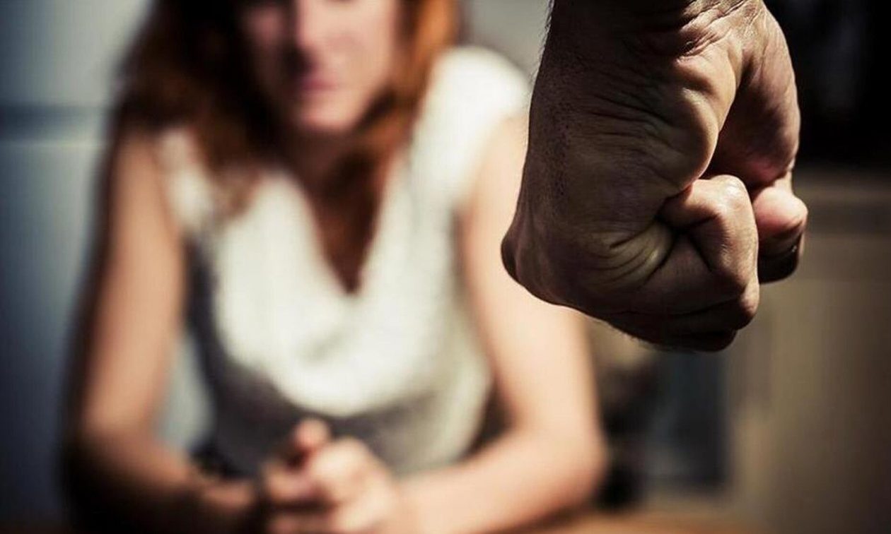 Θεσσαλονίκη: Γυναίκα βγήκε ημίγυμνη στον δρόμο για να σωθεί