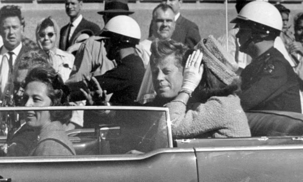 Τα σκοτεινά μυστικά του Κένεντι: Γιατί η CIA ικετεύει τον Τραμπ να μην τα δημοσιοποιήσει