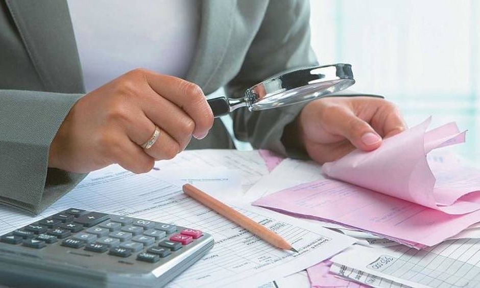 Το χέρι στην τσέπη – Τελευταία διορία: Τι πρέπει να πληρώσουμε πριν το τέλος του 2024