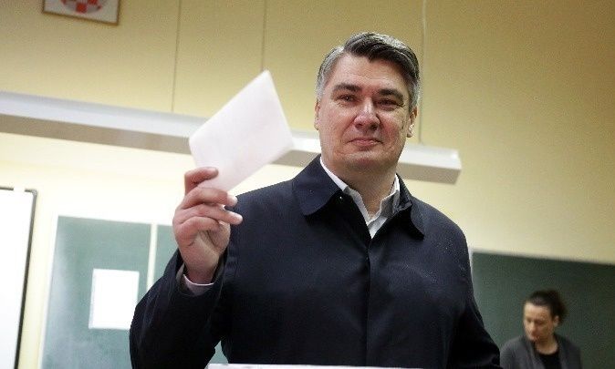 Κροατία: Ο απερχόμενος πρόεδρος Μιλάνοβιτς προηγείται με ποσοστό άνω του 50% – Τι δείχνει έξιτ – πολ