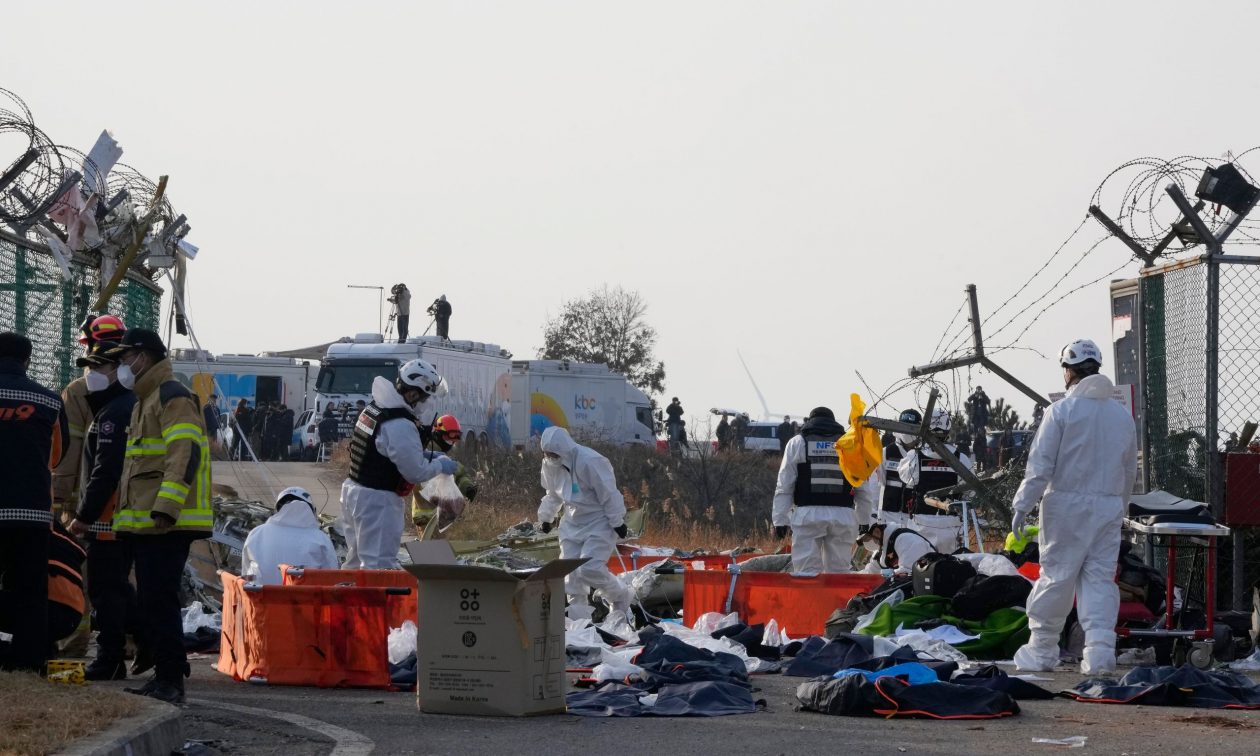 Νότια Κορέα: Συγκλονίζουν τα πρώτα λόγια των δύο αεροσυνοδών που διασώθηκαν