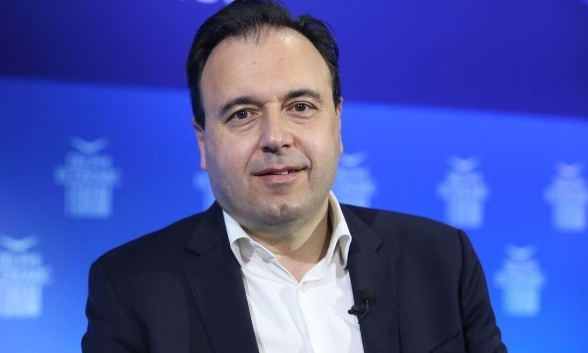 Παπαστεργίου: Αρχές Απριλίου έρχεται το Kids Wallet – «Στόχος μας να βοηθήσουμε τους γονείς»