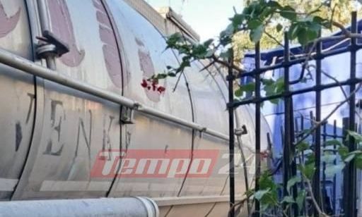 Πάτρα: Βυτιοφόρο παρέσυρε τα πάντα στο διάβα του και μπήκε σε… σπίτι