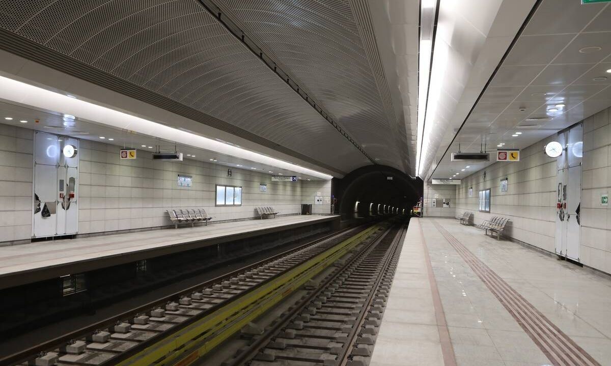Μέσα Μαζικής Μεταφοράς: Τα τελευταία δρομολόγια Μετρό και Τραμ την παραμονή της Πρωτοχρονιάς