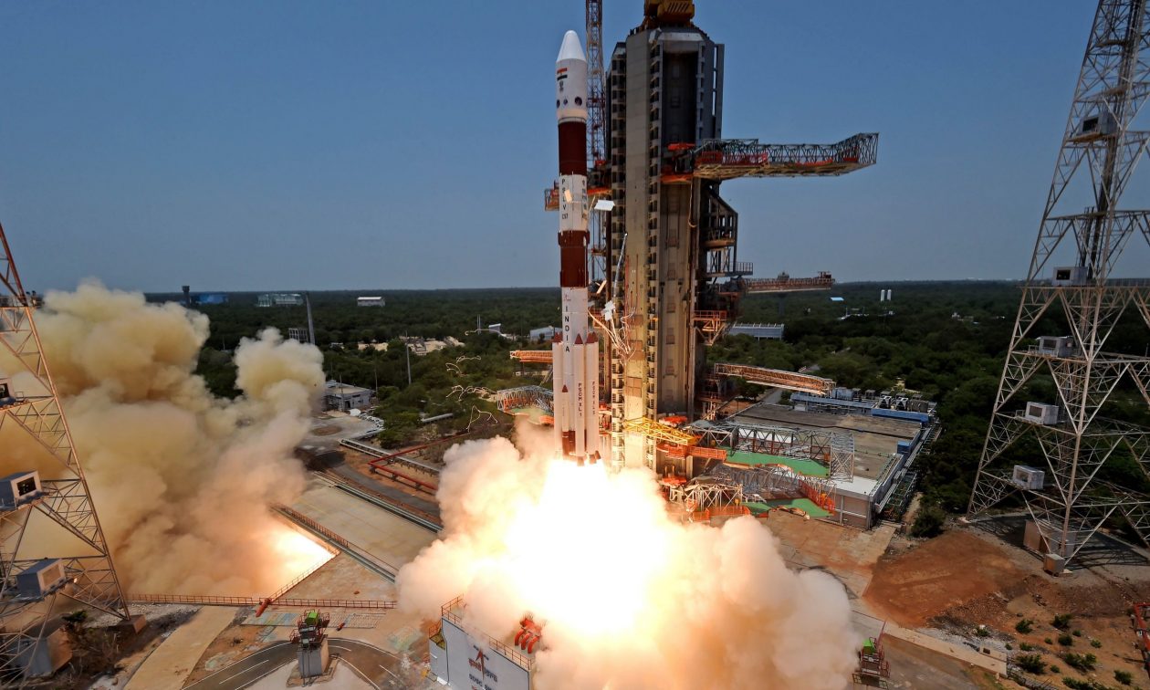 Iνδία: Η διαστημική υπηρεσία ISRO εκτόξευσε την πρώτη αποστολή πρόσδεσης στο διάστημα