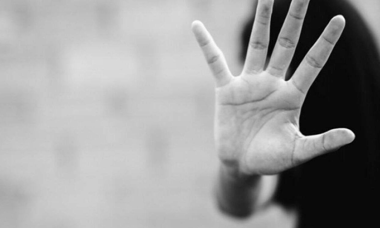 Λάρισα: Ανήλικες ξυλοκόπησαν 13χρονη στην πλατεία της Νεάπολης!