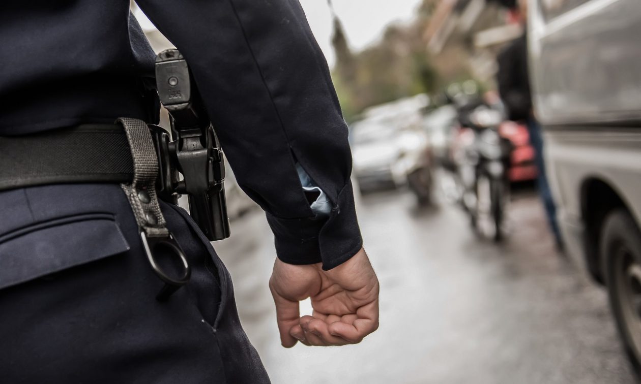 Κερατσίνι: Χειροπέδες σε τρεις 16χρονους – Έκλεψαν χρήματα από ανήλικους μετά τα κάλαντα