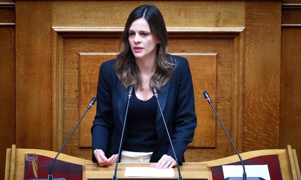 Η Έφη Αχτσιόγλου πέρασε τις γιορτές σε νοσοκομείο του εξωτερικού – Το μήνυμά της