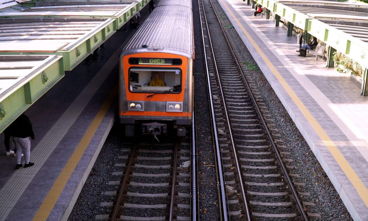 Εισαγγελική παρέμβαση για τις ανοιχτές πόρτες σε συρμό του ΗΣΑΠ
